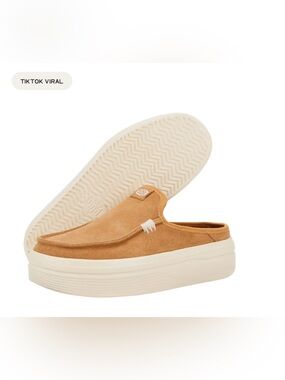 NWT W’S HeyDudes Austin Lift Classic Tan